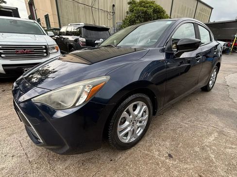 Used 2018 Toyota Yaris iA FWD image 3
