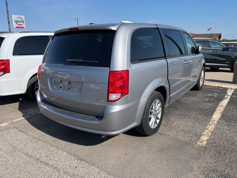 Used 2016 Dodge Grand Caravan SE FWD image 5