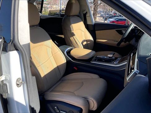 Used 2020 Audi Q8 Prestige w/ Prestige Package image 8