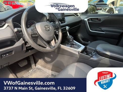 Used 2021 Toyota RAV4 LE FWD image 18