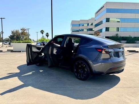 Used 2023 Tesla Model Y AWD image 41
