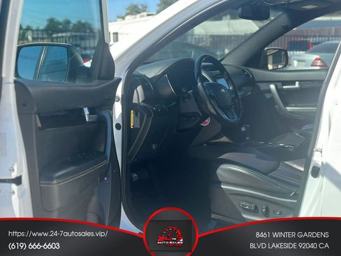 Used 2014 Kia Sorento SX w/ 3rd Row Package AWD/4WD image 7