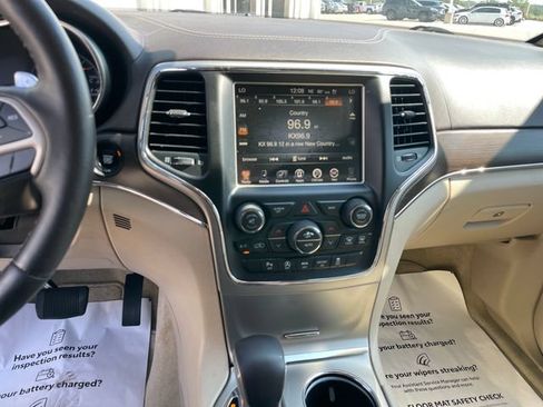 Used 2017 Jeep Grand Cherokee Overland AWD/4WD image 19