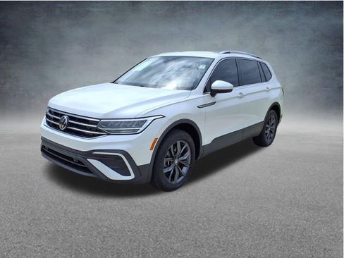 Used 2023 Volkswagen Tiguan SE FWD image 3
