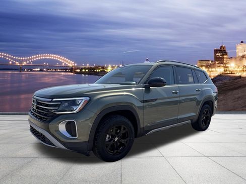 Used 2025 Volkswagen Atlas Peak Edition SE image 1