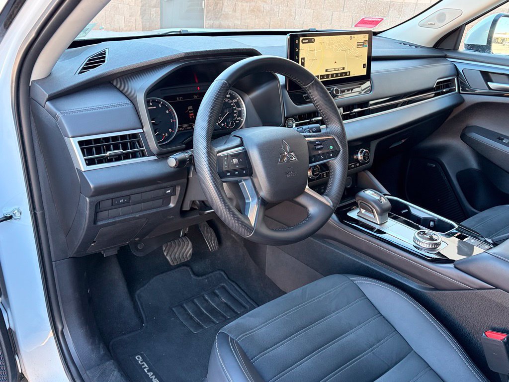 Used 2025 Mitsubishi Outlander SE AWD/4WD image 13