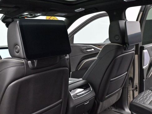 Certified 2024 Cadillac Escalade ESV Premium Luxury Platinum w/ Heavy-Duty Trailer Package image 33