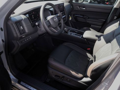 New 2026 Nissan Pathfinder Platinum w/ Cargo Package image 14
