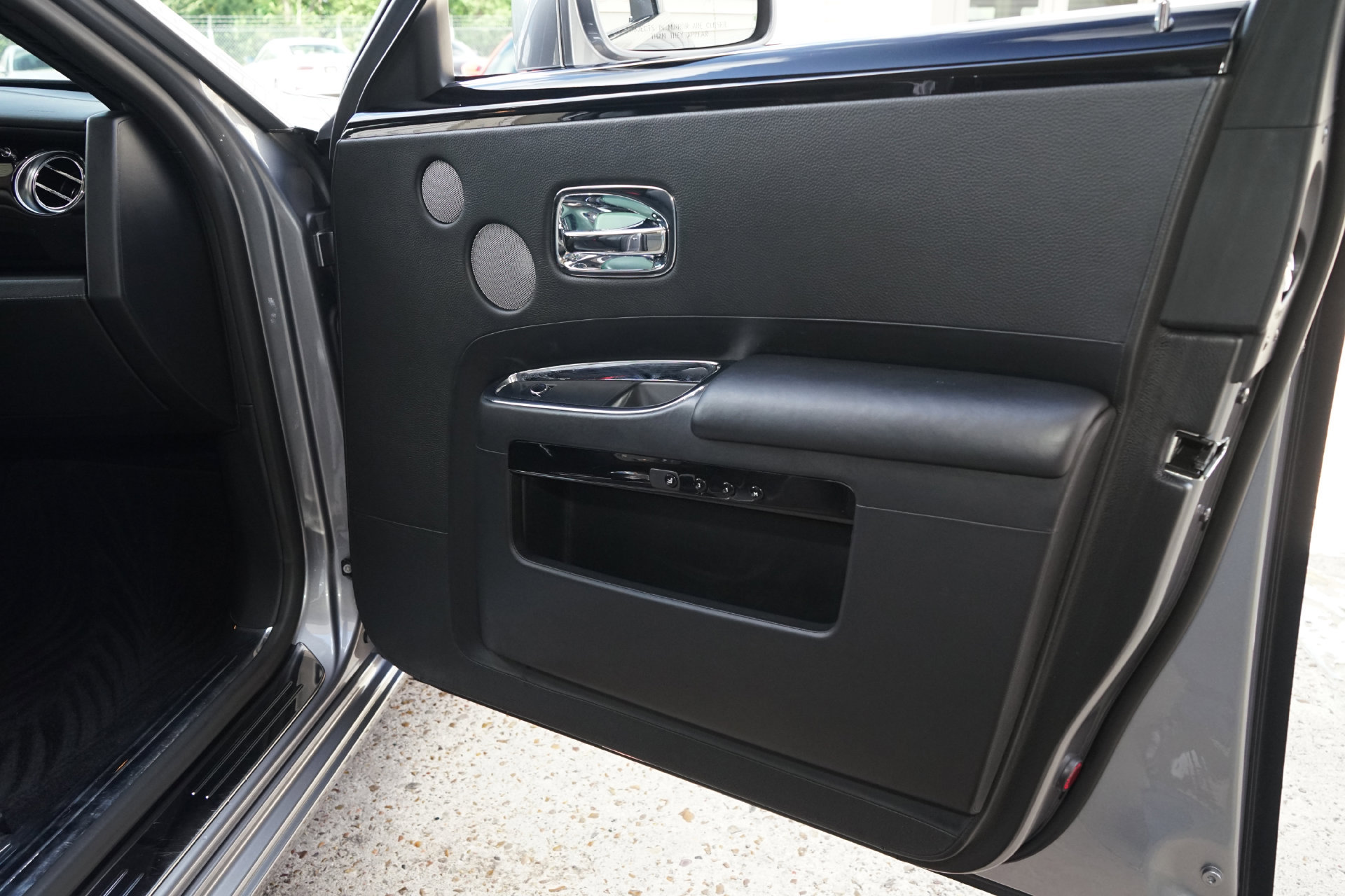 Used 2011 Rolls-Royce Ghost RWD image 21