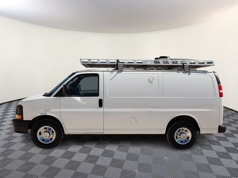 Used 2016 Chevrolet Express 2500 RWD image 2