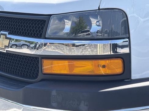 Used 2024 Chevrolet Express 2500 w/ Driver Convenience Package RWD image 6