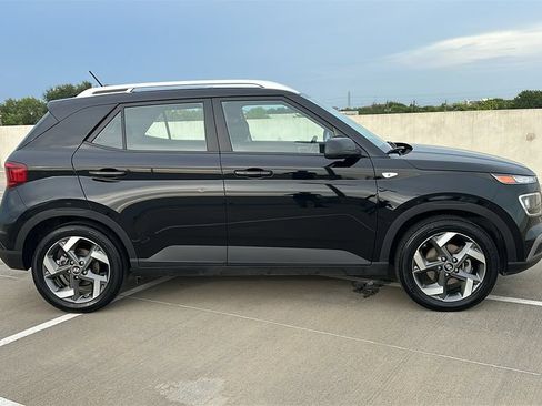 Used 2025 Hyundai Venue SEL FWD image 14