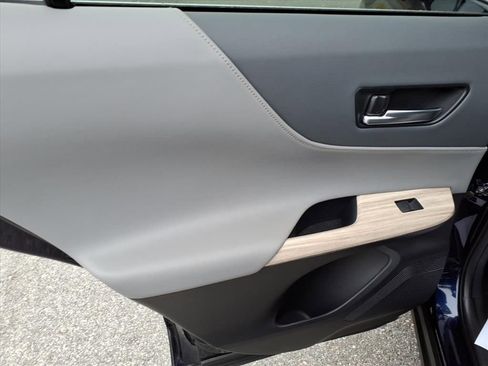 Used 2023 Toyota Venza Limited image 22