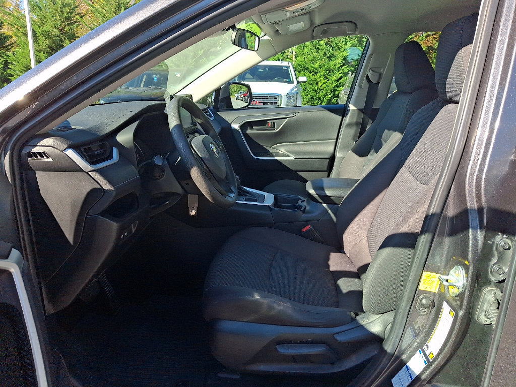 Certified 2021 Toyota RAV4 LE AWD/4WD image 13