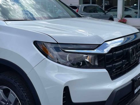 Certified 2025 Honda Ridgeline RTL image 8