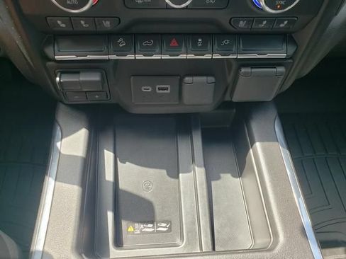 Used 2022 GMC Sierra 1500 AT4 w/ AT4 Preferred Package AWD/4WD image 18