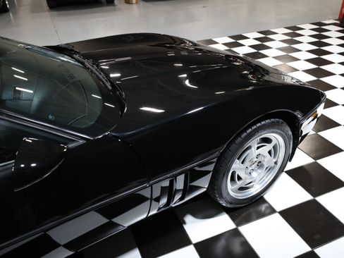 Used 1990 Chevrolet Corvette ZR-1 RWD image 16