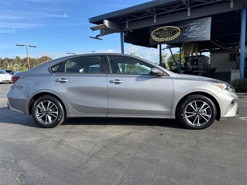 Used 2023 Kia Forte LXS w/ LXS Technology Package FWD image 7