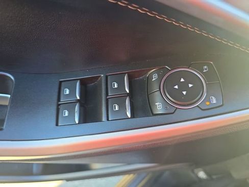 Used 2022 Ford Explorer Limited w/ Equipment Group 301A AWD/4WD image 30