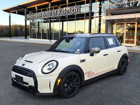 Used 2023 MINI Cooper S image 1