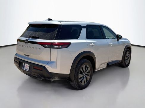 Used 2024 Nissan Pathfinder S FWD image 7