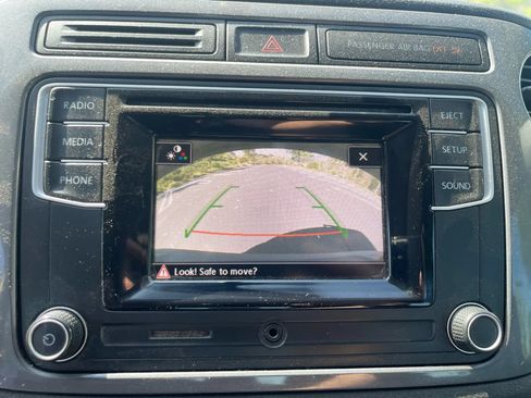 Used 2017 Volkswagen Tiguan S FWD image 18