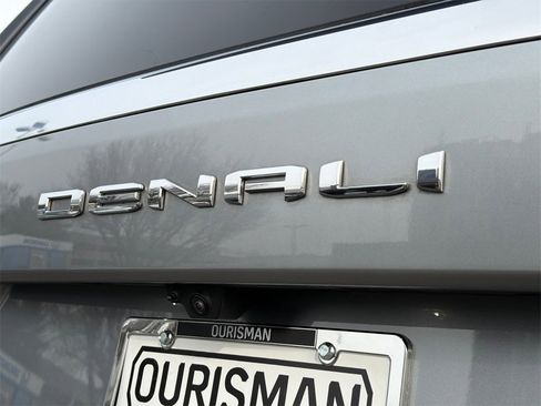 Used 2025 GMC Yukon Denali w/ Denali Reserve Package image 9