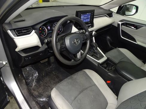 Used 2021 Toyota RAV4 XLE w/ Convenience Package FWD image 23
