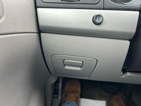 Used 2009 Pontiac G5 image 24