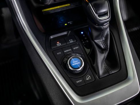 Used 2019 Toyota RAV4 Limited image 32