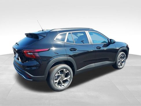 New 2026 Chevrolet Trax LT w/ Driver Confidence Package FWD image 5