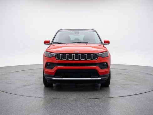 Used 2025 Jeep Compass Limited AWD/4WD image 2