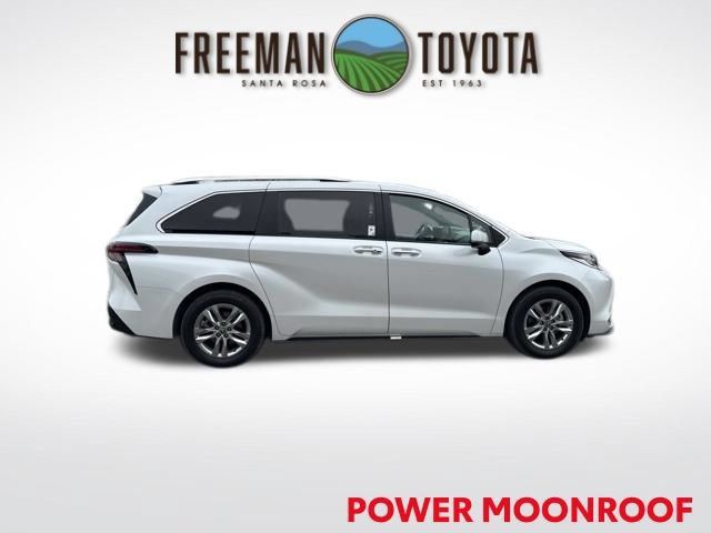 Used 2024 Toyota Sienna Limited AWD/4WD image 4
