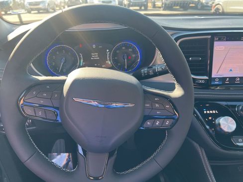 New 2026 Chrysler Pacifica Limited w/ S Appearance Package image 20