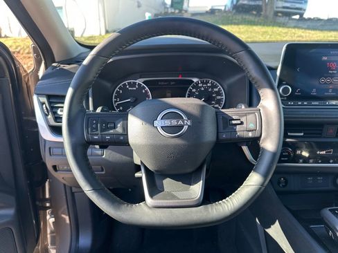 Certified 2025 Nissan Rogue SV FWD image 43