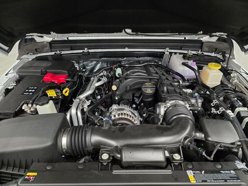 New 2025 Jeep Gladiator Mojave w/ Convenience Group image 16