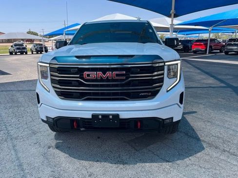 Used 2022 GMC Sierra 1500 AT4 AWD/4WD image 2