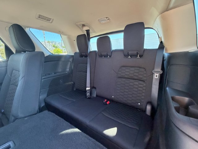 Used 2025 Nissan Pathfinder SV FWD image 41