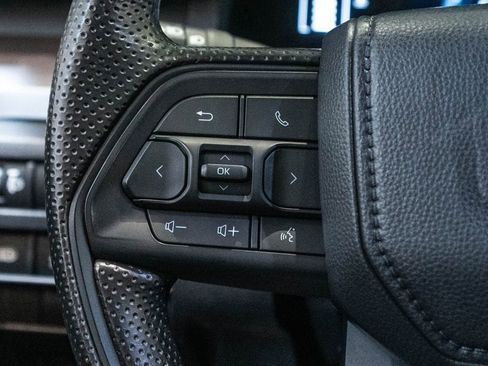 Certified 2024 Toyota Tacoma SR5 AWD/4WD image 19