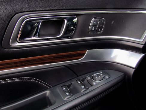 Used 2018 Ford Explorer Limited w/ Equipment Group 301A image 29