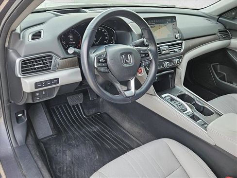 Used 2018 Honda Accord Touring image 10