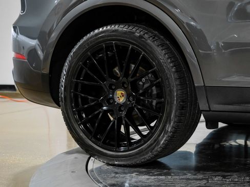 Used 2023 Porsche Cayenne Platinum Edition AWD/4WD image 57
