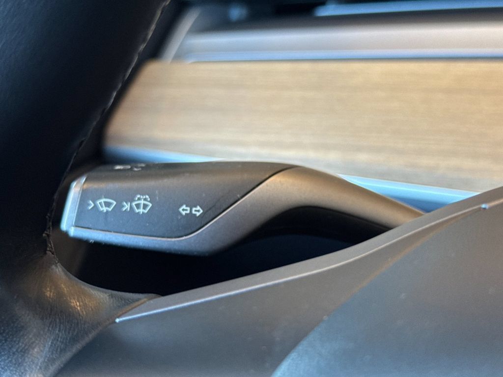 Used 2018 Tesla Model 3 Long Range RWD image 31