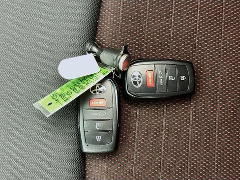 Used 2024 Toyota Corolla SE image 28