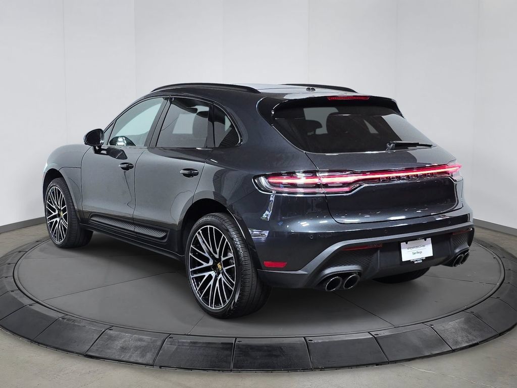 Certified 2026 Porsche Macan AWD/4WD image 3