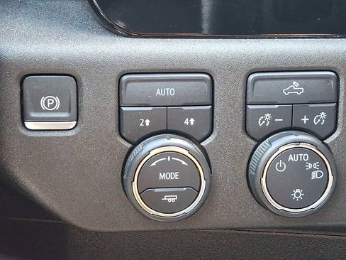 Used 2024 Chevrolet Silverado 1500 LT AWD/4WD image 25