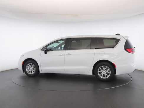 New 2026 Chrysler Pacifica Select image 20