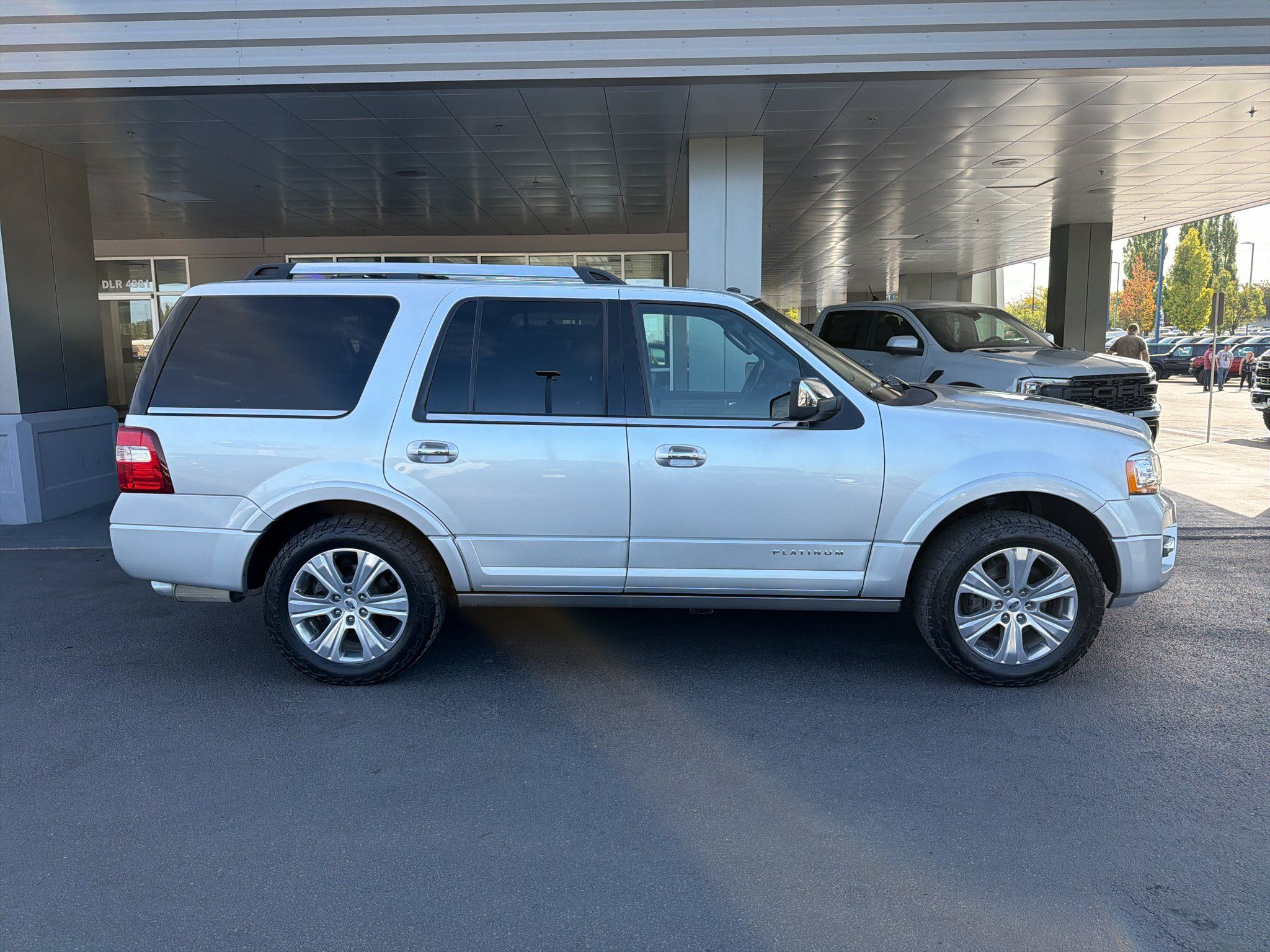 Used 2016 Ford Expedition Platinum AWD/4WD image 7