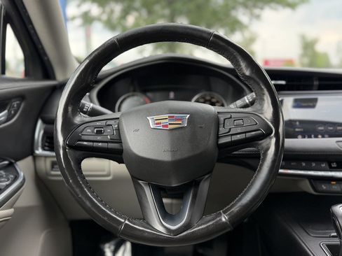 Used 2019 Cadillac XT4 Luxury w/ Cold Weather Package AWD/4WD image 14