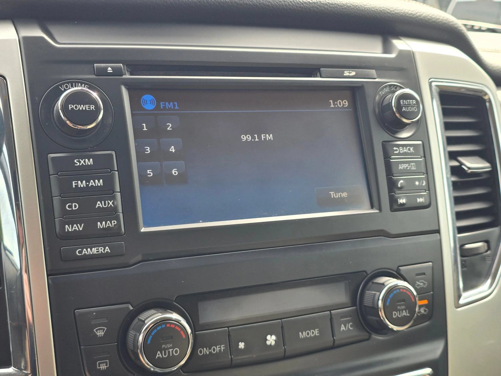 Used 2016 Nissan Titan SL AWD/4WD image 27